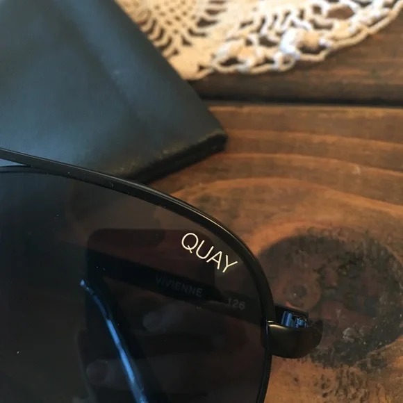 Quay Australia vivienne Black Sunglasses - Picture 3 of 5